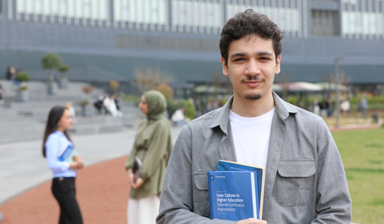 Yapay-Zeka8217nin-8216Yalanlari8217-LLM8217ler-Neden-Yaniltici-Bilgi-Uretir-featured